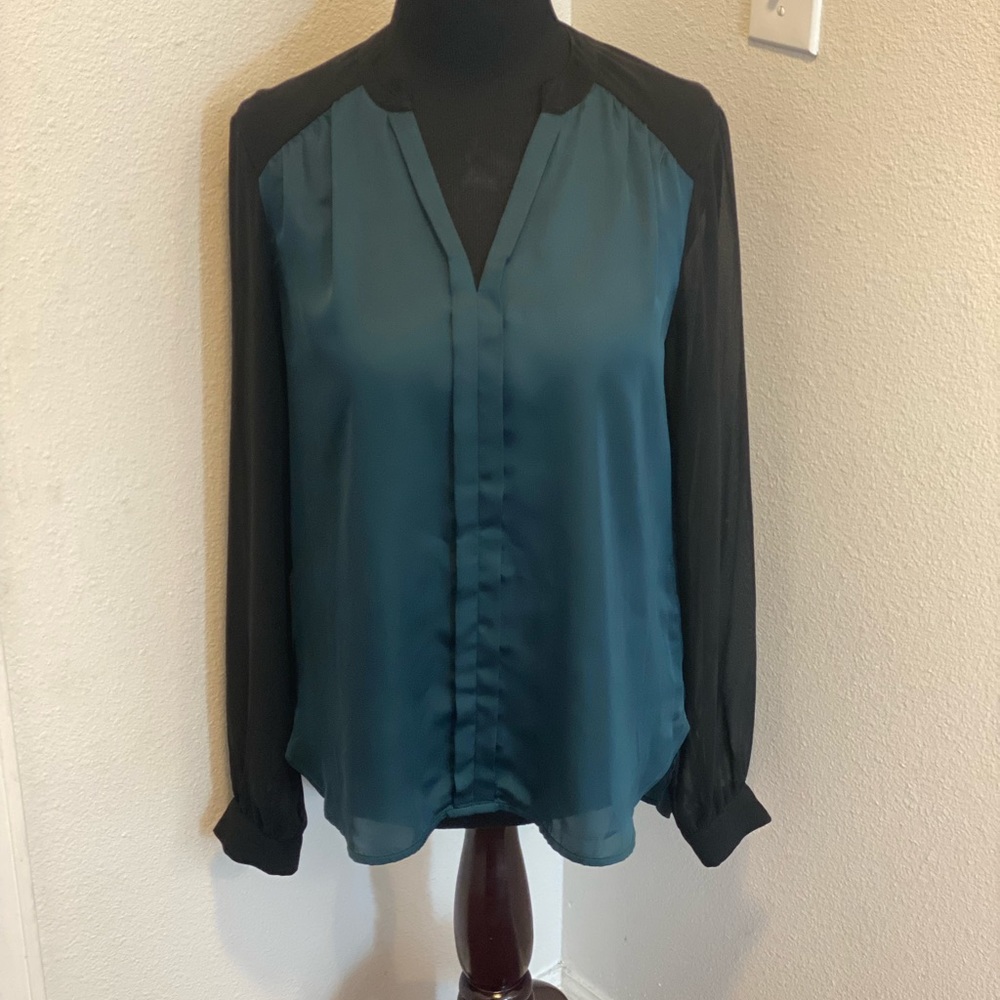Kenneth Cole Forest Green Satin Blouse Top High Low Sheer Sleeves Tunic M